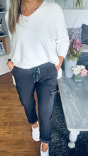 Load image into Gallery viewer, Stephie Magic Cargo Trousers in Black
